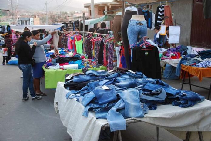 Aseguran que  personas se dedican a vender ropa usada en Tarija. - El  Estado Digital