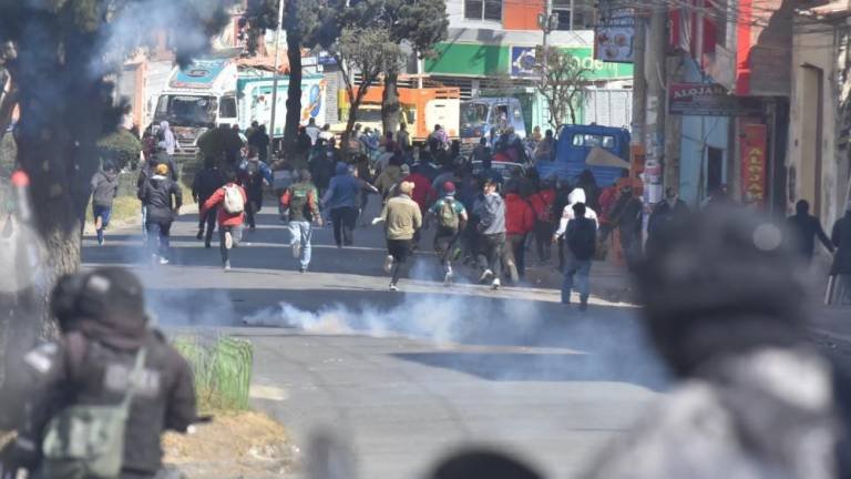 Los enfrentamientos entre policías y cocaleros dejaron varios heridos. APG