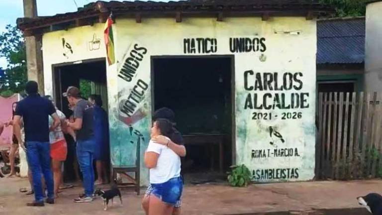 El lugar donde dos personas fueron acribilladas ayer y otras dos resultaron heridas, en San Matías. FOTO: Clave 300