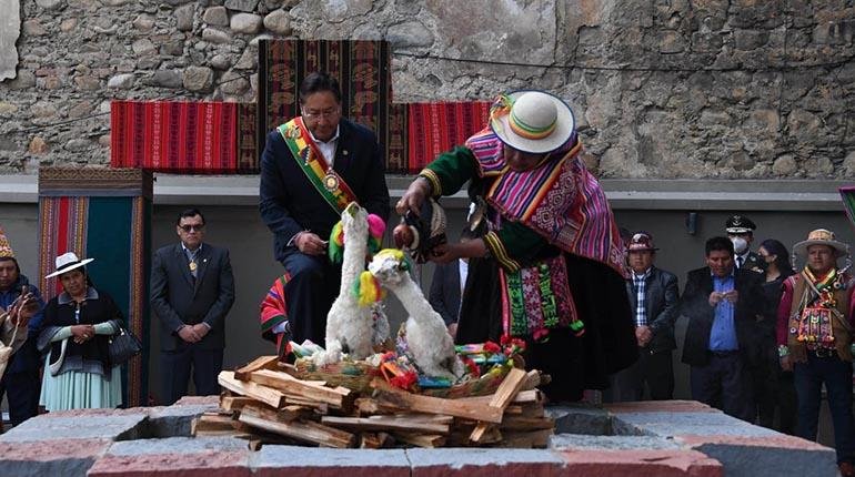 Ritual ancestral en la conmemoración de los 14 años del Estado Plurinacional. | Viceministerio comunicación.