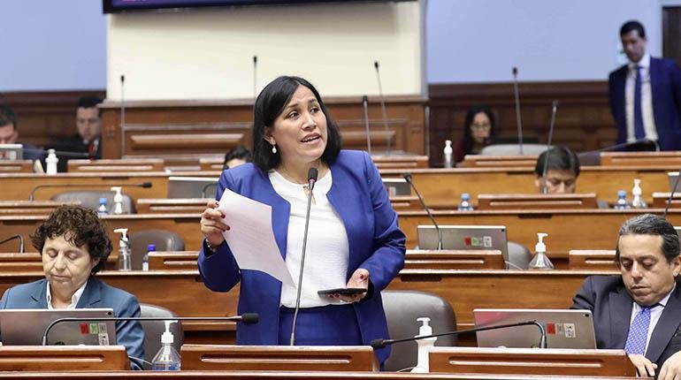 La sesión del Congreso de la República de Perú, ayer en Lima. | EFE