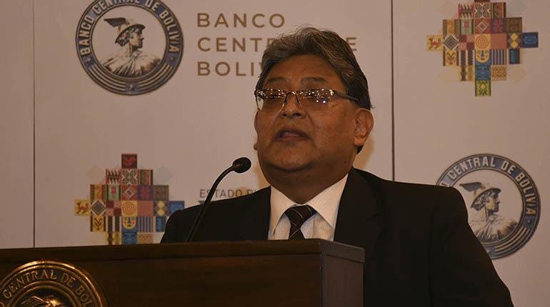 El presidente del BCB, Edwin Rojas, en una conferencia de prensa. | APG